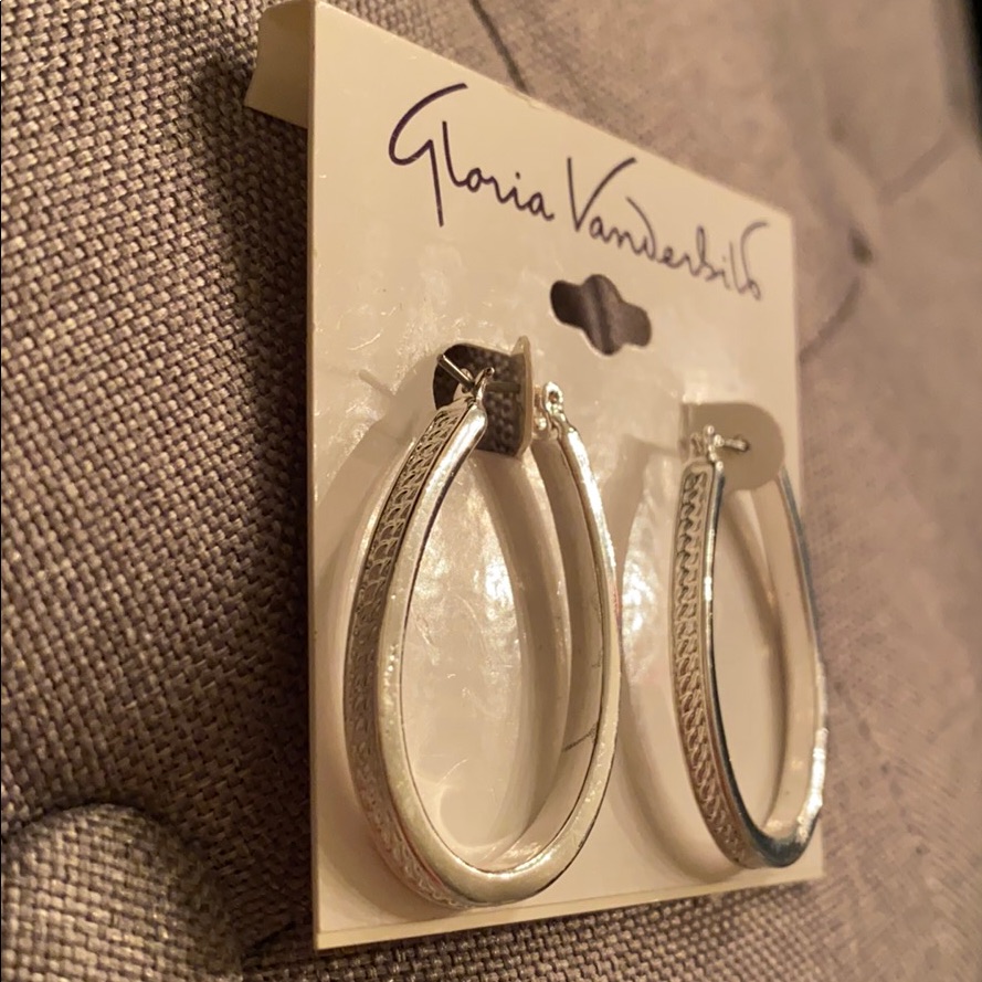 Gloria Vanderbilt Hoop Earrrings 15$